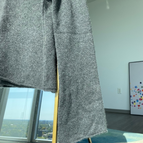 100% Cashmere Sweater with Wide-Sleeve NWT - Picture 7 of 8